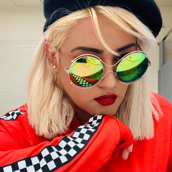 Meet your Posher, - Picture 2 of 6